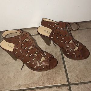 CHINESE LAUNDRY Lace Up Peep Toe Heels>Sandals 9.5